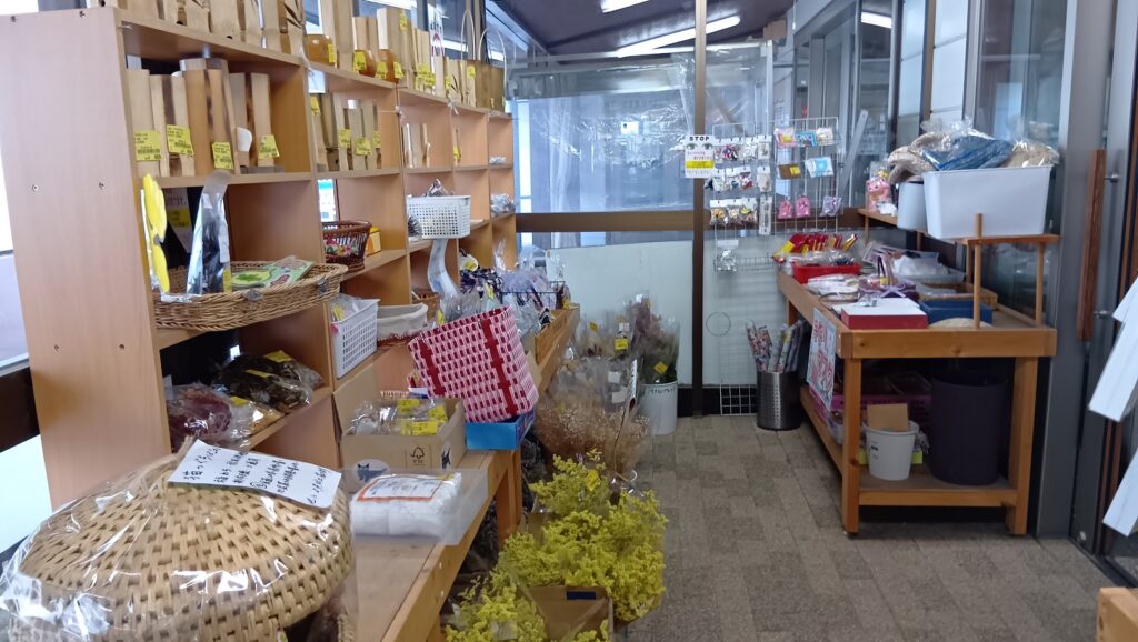 道の駅今井恵みの里の店内のiハンドメイド商品
