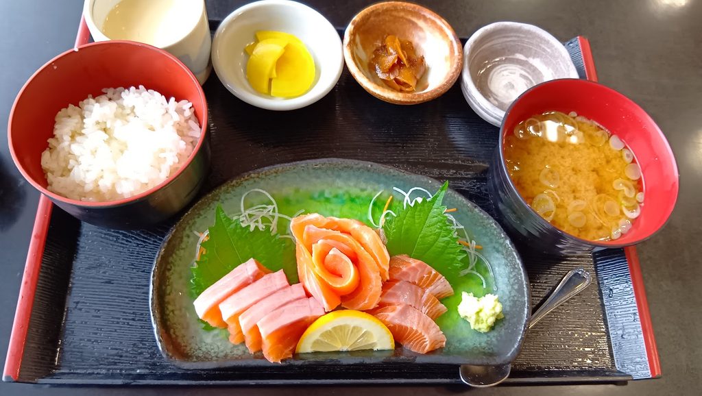 味彩館の信州サーモン定食