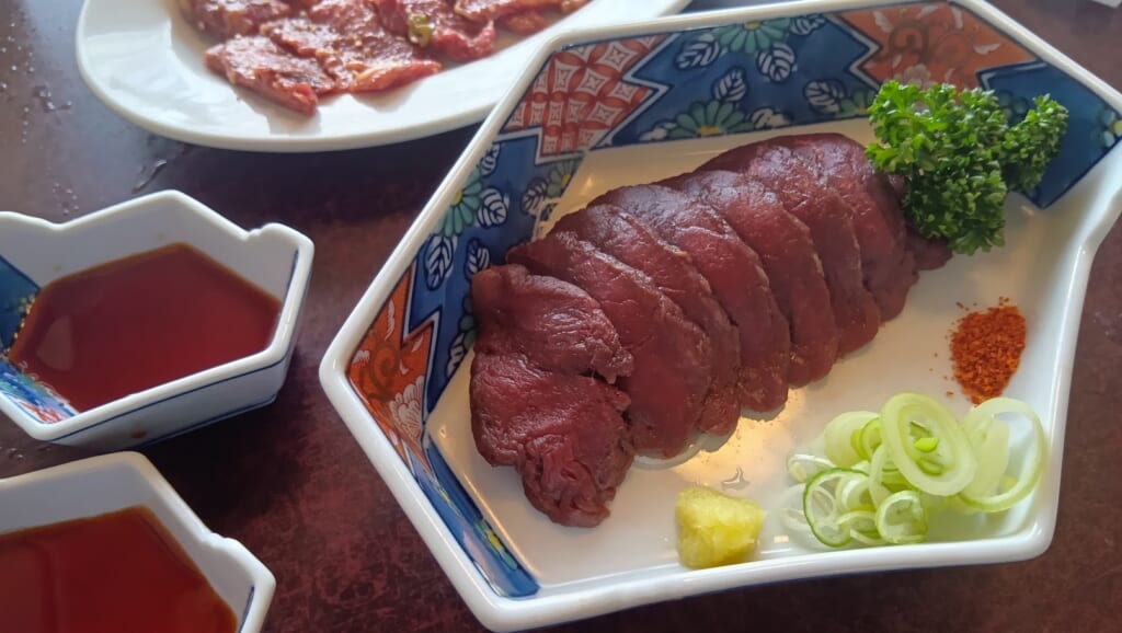 焼肉南大門の馬刺し