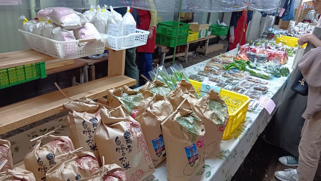 赤そばの里の農産物直売所で販売されているお米や野菜